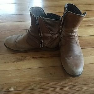 Teva Women's De La Vina Low Leather Boots, 9.5 🌧️